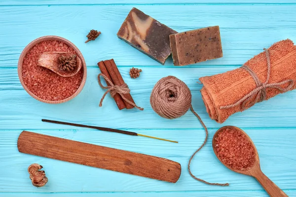 Flat lay top view set of brown stuff for spa treatment. — Stock Photo, Image