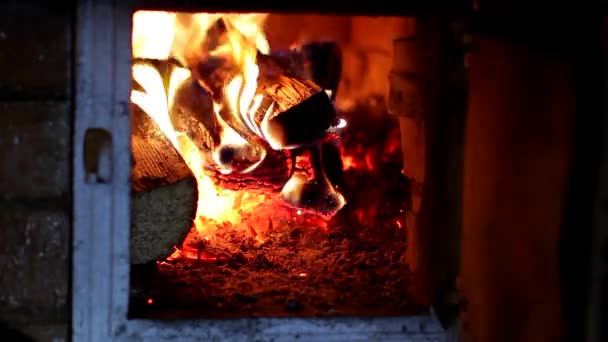 Chimenea con fuego. — Vídeo de stock