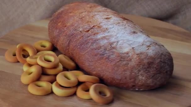 Brot und Bagels — Stockvideo