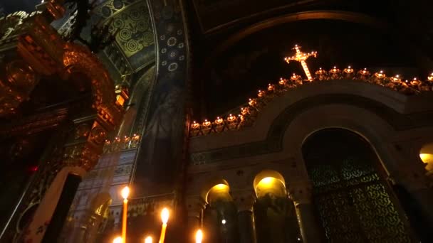 Velas en la Catedral — Vídeos de Stock