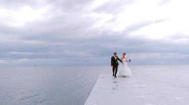 Gelin ve damat çalışan