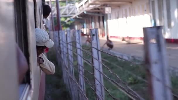 Ferroviária em Myanmar — Vídeo de Stock