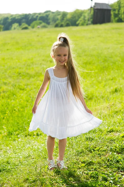 Niña sonriendo . — Foto de Stock