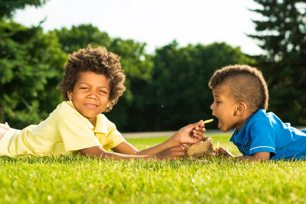 Meninos bonitos . — Fotografia de Stock