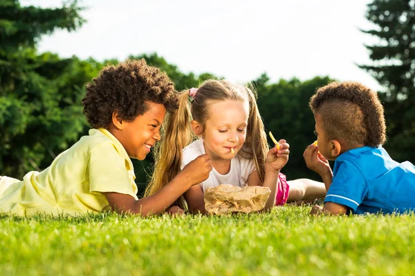 Children have breakfast. — Stock fotografie