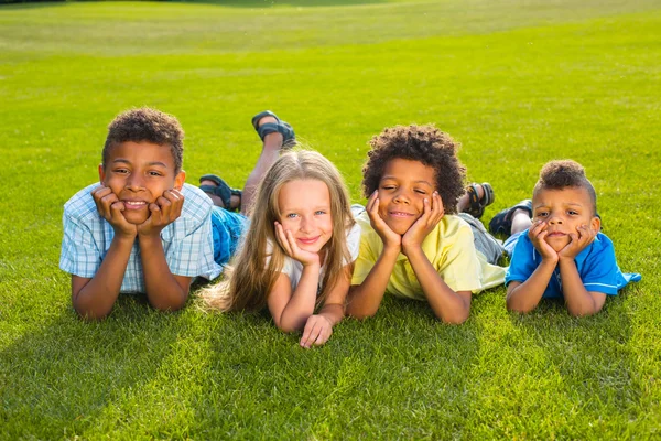 Cuatro niños felices . — Foto de Stock