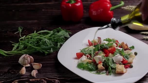 Salada de pão . — Vídeo de Stock