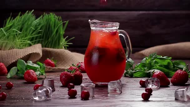 Glass jug of freshness strawberries lemonade. — Stockvideo