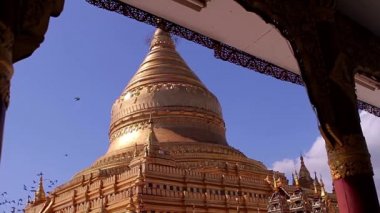 Büyük pagoda Bagan içinde. Shwezigon pagoda.