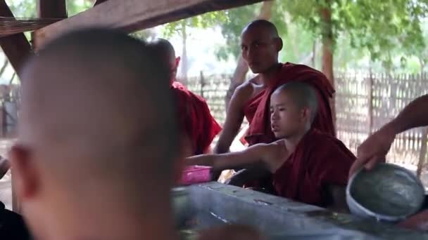 Monks wash dishes. — Stock Video