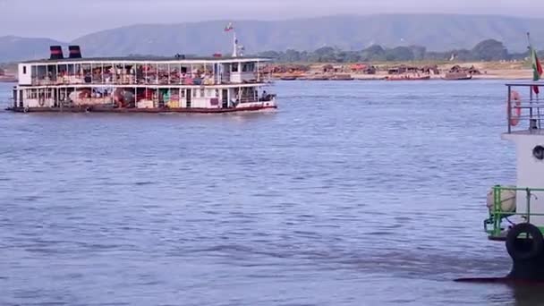 Birmano vieja excursión ferry . — Vídeo de stock