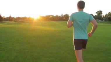 Parkta sabah koşusu.