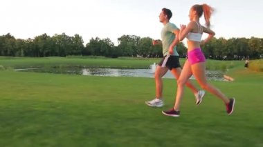 Akşam açık havada koşu.