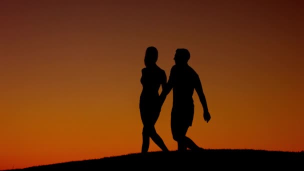 Silhouet cijfers van liefdevolle paar. Verhaal van de liefde. — Stockvideo