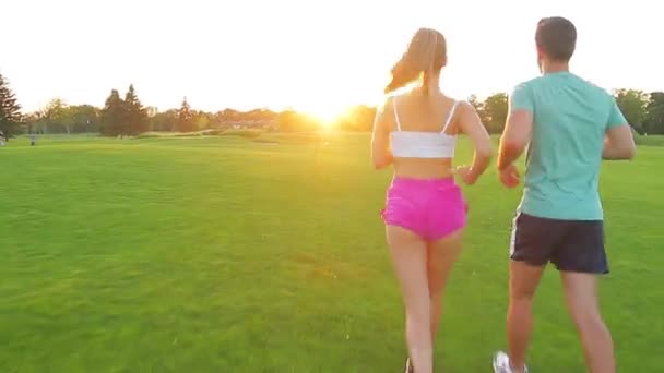 Guy and a girl running in the park. — Stock Video