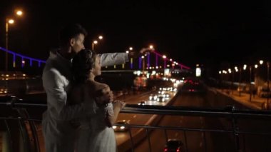 Gelin ve damat gece city adlı bak.