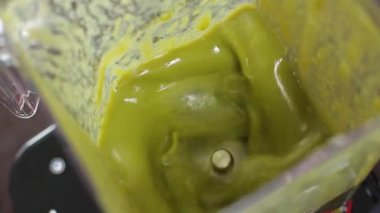 Blender bir püre için malzemeler karışımları.