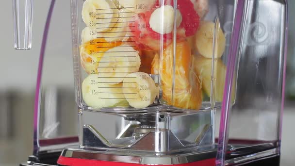 Délicieuse purée de fruits . — Video