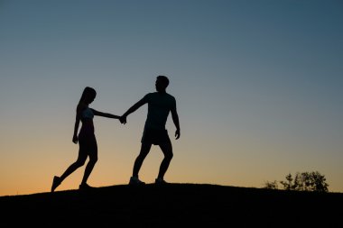 Yorgun sporcular tırmanmak.