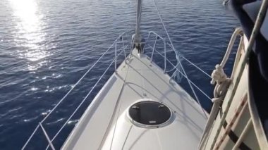 Açık okyanusta yelkenli yat. Deniz Yat.