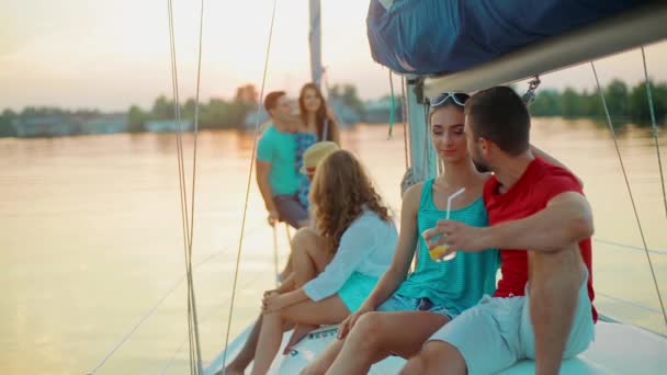 Weekend with friends on the yacht. — Stock Video