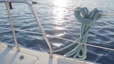 Yat yolculuğu. Bir yatta cruise.