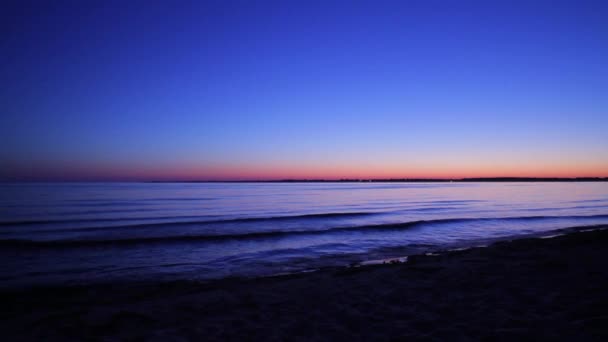 Zonsopgang op het strand. — Stockvideo