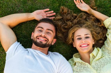 Aşıklar birbirlerine zevk.