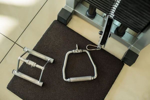 Εκπαιδευτικές συσκευές στο γυμναστήριο. — Φωτογραφία Αρχείου