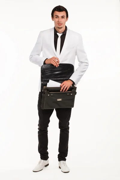 Empleado joven con maletín . — Foto de Stock