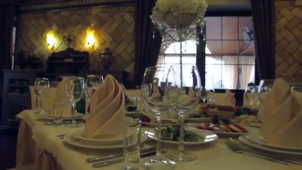 Tables in anticipation of guests. — Stock Video