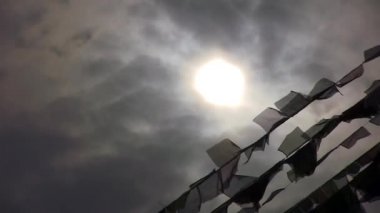 Dua Lungta (atları uçan bayraklar).