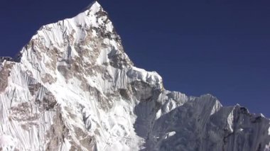 Nuptse tepe görünümünü. Himalayalar. Nepal.