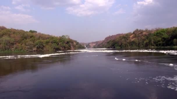 Вид на спокойные воды Белого Нила в движении — стоковое видео