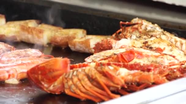 Roasting seafood — Stock Video