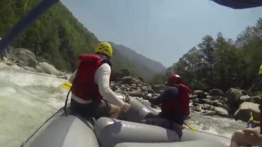 Nepal Bhote-Koshi nehirde rafting