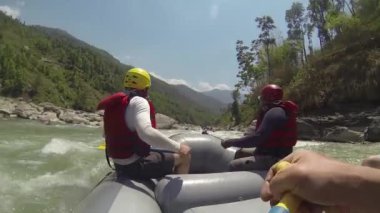 Nepal Bhote-Koshi nehirde rafting