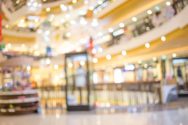 Vervagen van beeld, mensen in shopping mall. — Stockfoto