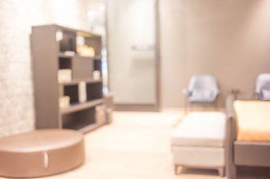 Modern yatak odası içinin bulanık görüntüsü.