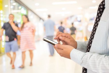 Görüntü, insanlar alışveriş merkezi Bulanıklaştır.