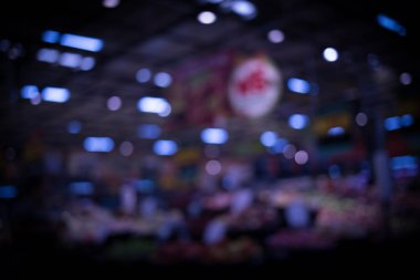 Bulanık görüntü alışveriş mal ve bokeh, serin mavi renk tonu