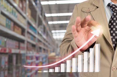 İş adamı ayakta duruş el dokunmatik finansal simgeler geliyor