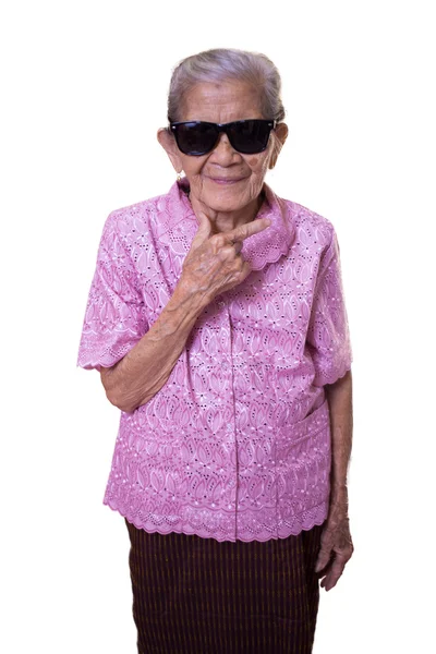 Портрет азіатської старшої жінки на білому тлі — стокове фото