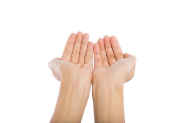 Beyaz arka plan üzerinde izole dua eden eller.