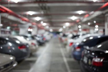 Yeraltı otopark araba ile: Blur görüntü.