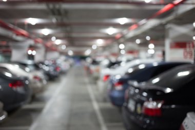 Yeraltı otopark araba ile: Blur görüntü.