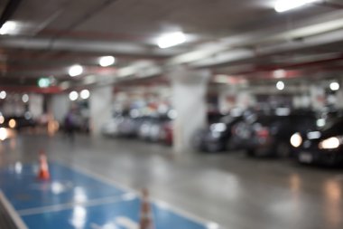 Yeraltı otopark araba ile: Blur görüntü.