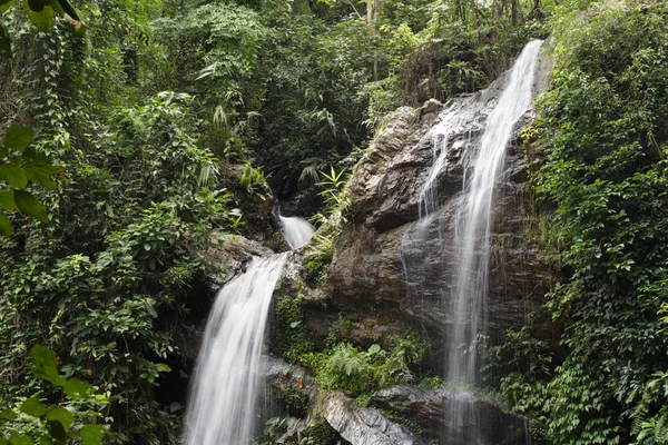 Belle cascade en Thaïlande . — Photo