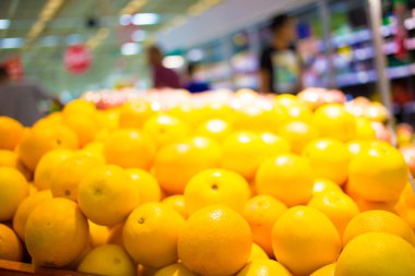 Alışveriş merkezinin bulanık görüntüsü ve bokeh arkaplan