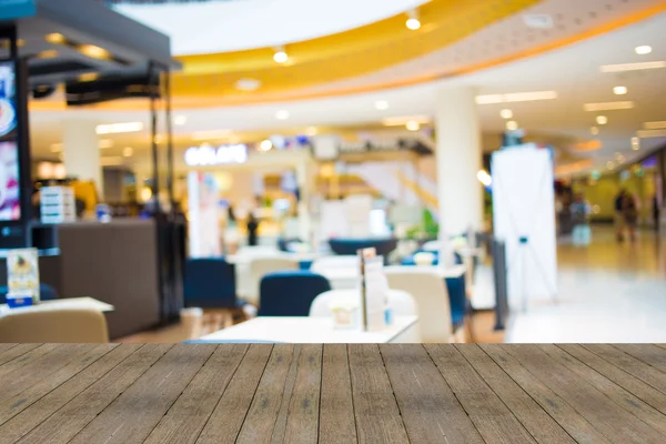 Bokeh imajı olan bir kafenin arka planı bulanık.